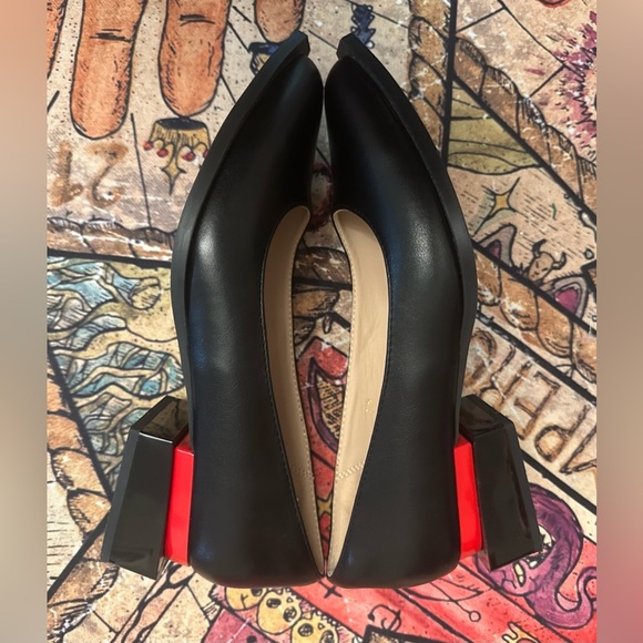 Black Kitten Heels with a Pop of Red Size 7 (but run big) - Picture 5 of 8